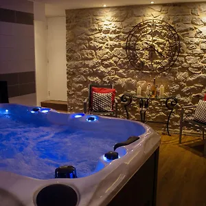 Logis Aux Berges De L'aveyron Hotel